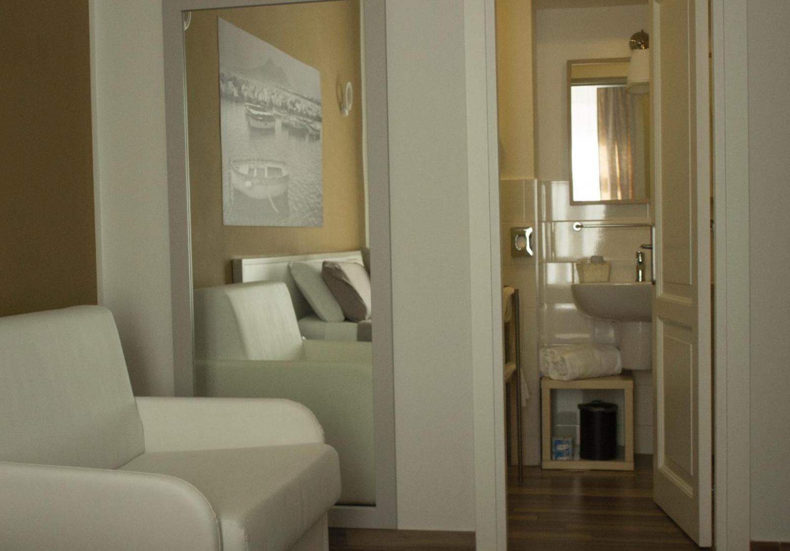 Rooms Stazione Centrale เนเปิลส์ ห้อง รูปภาพ