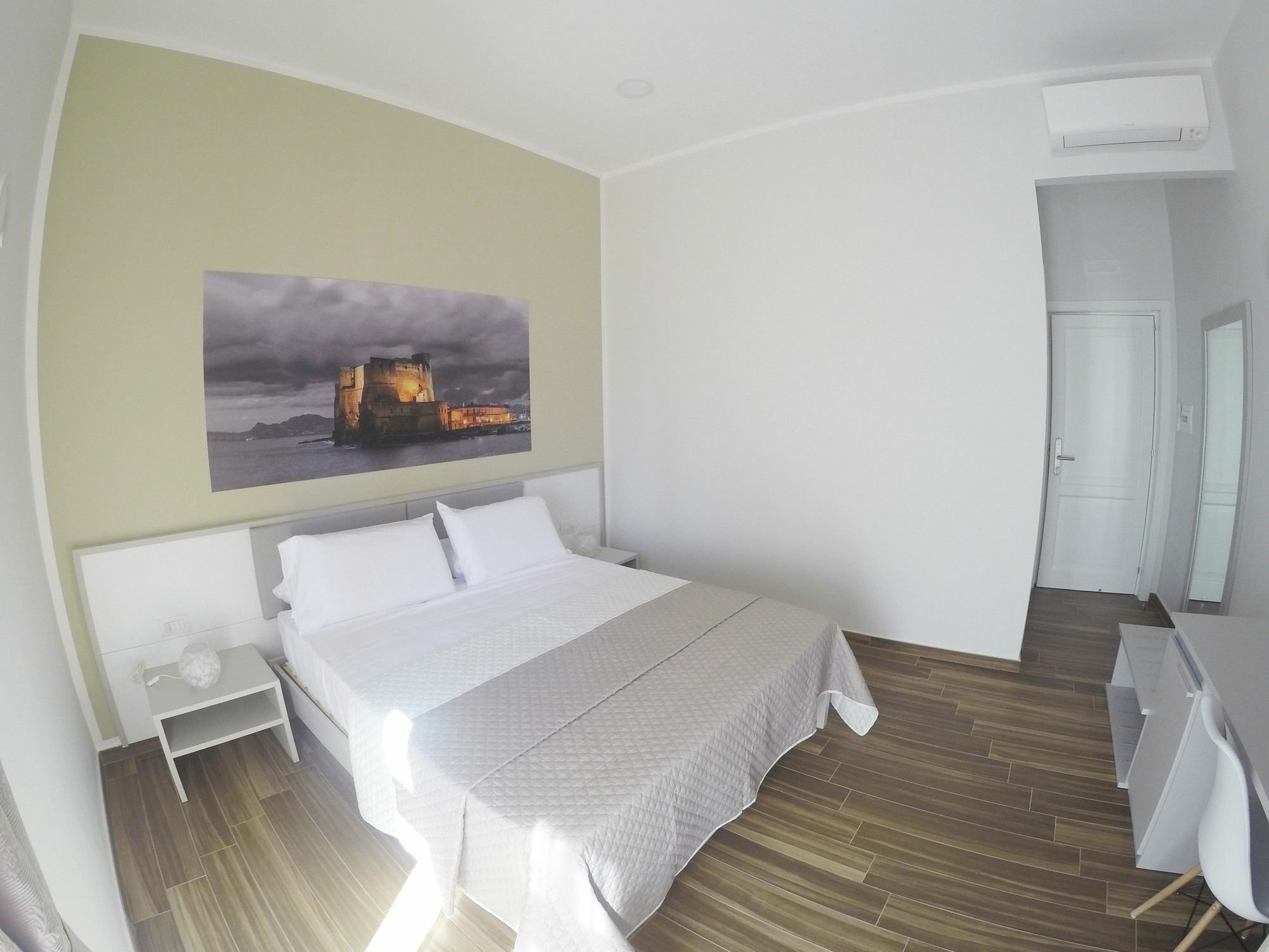 Rooms Stazione Centrale เนเปิลส์ ภายนอก รูปภาพ