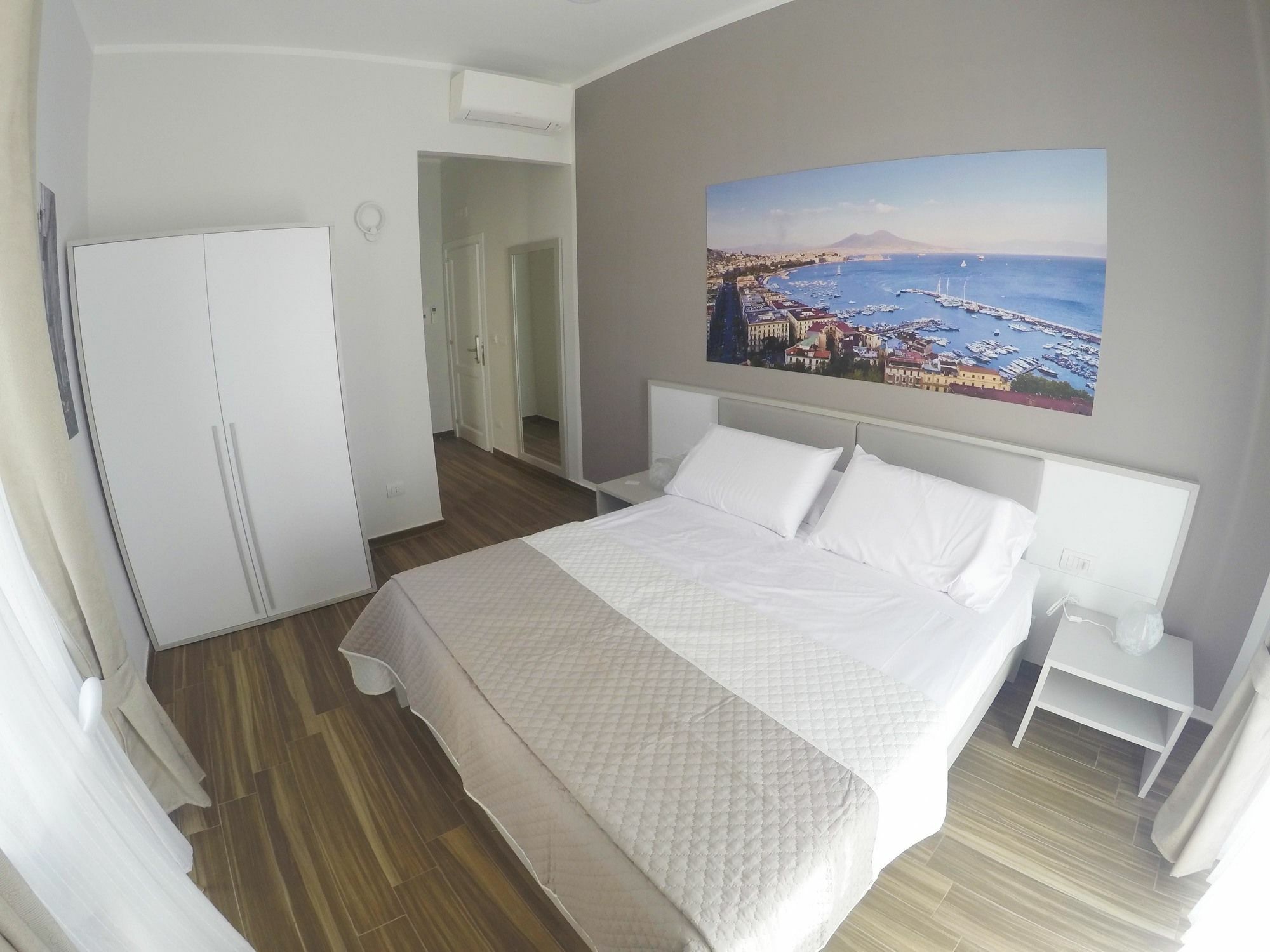 Rooms Stazione Centrale เนเปิลส์ ภายนอก รูปภาพ
