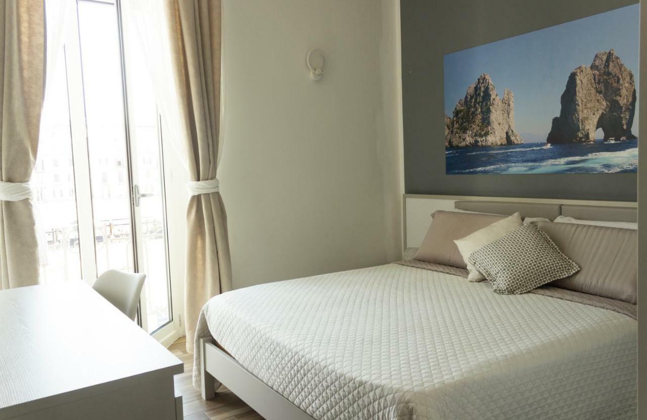 Rooms Stazione Centrale เนเปิลส์ ภายนอก รูปภาพ