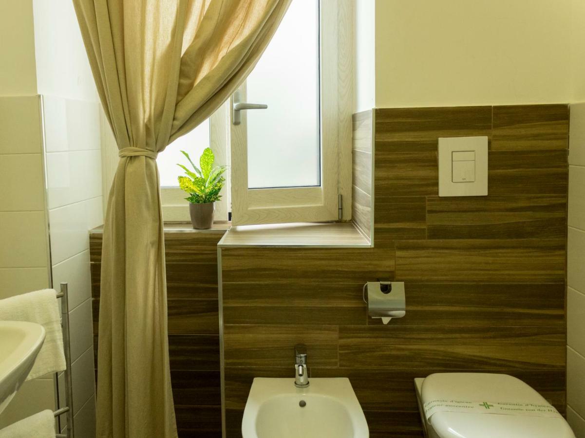 Rooms Stazione Centrale เนเปิลส์ ภายนอก รูปภาพ